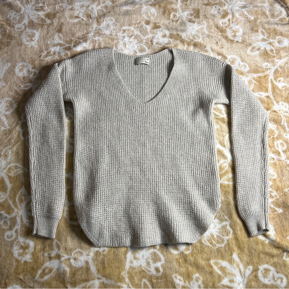 WILFRED | Aritzia Waffle Vneck Sweater | XS - Picture 1 of 8